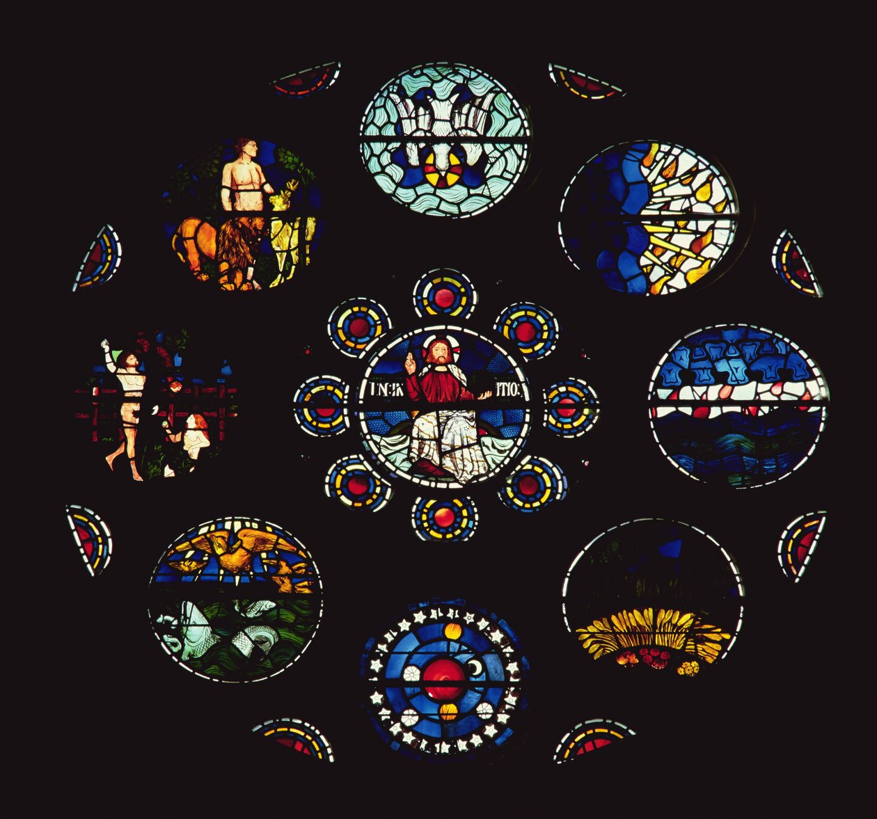 バラ窓（ステンドグラス）